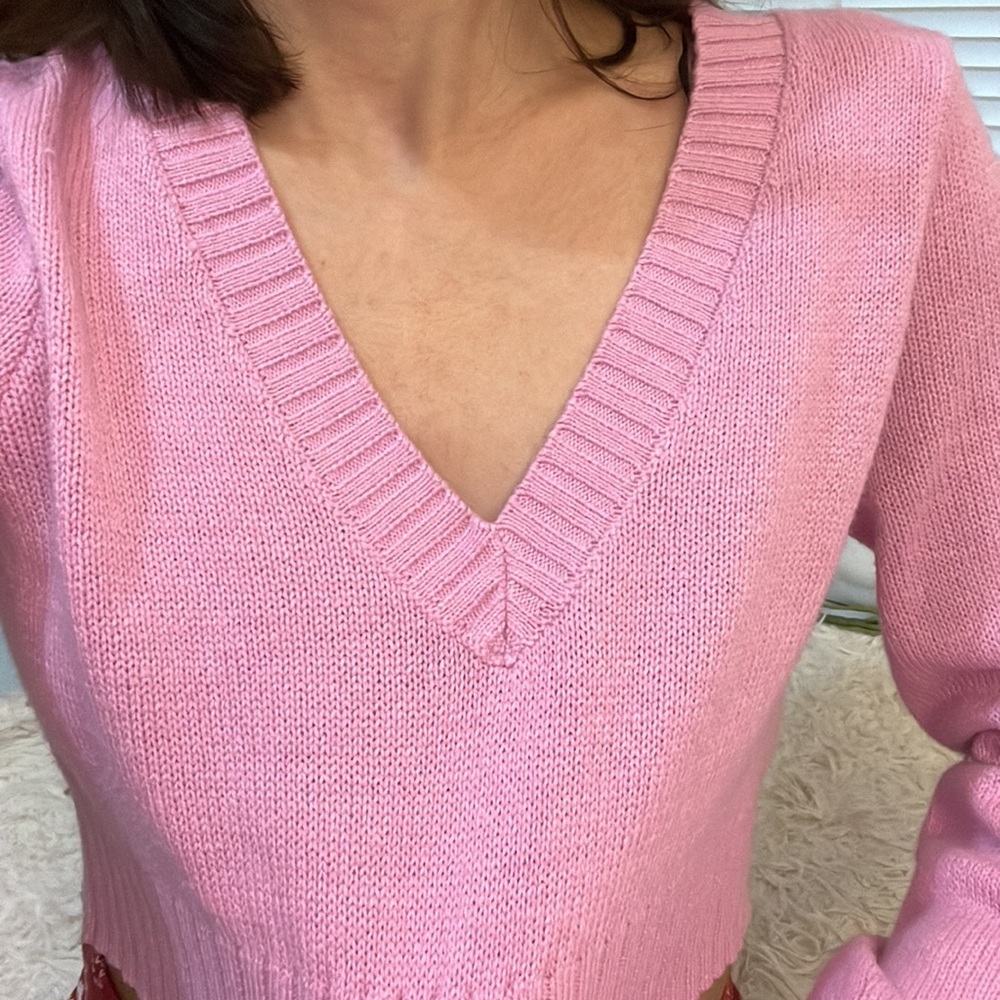 V neck T-shirt / sweater